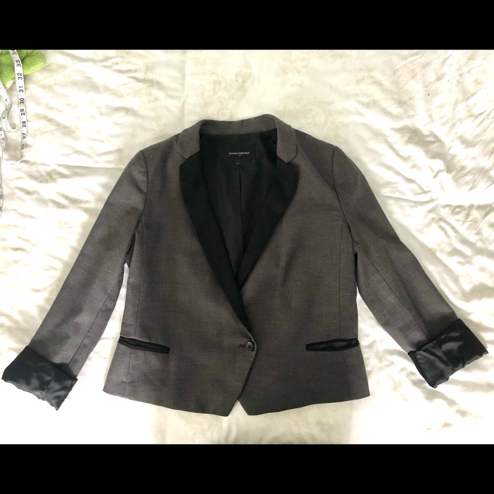 Cropped tuxedo blazer